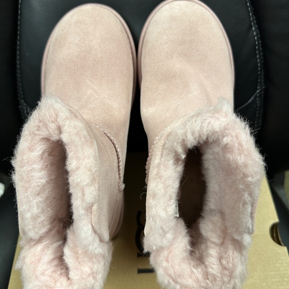 NIB! RARE! UGG Women's Classic Bling Mini Boots In Pink Sheepskin Size US7/EU 38 - Picture 6 of 9